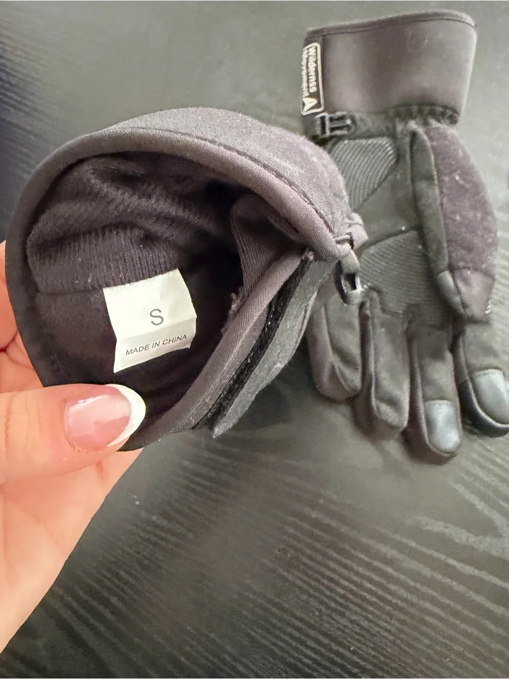 Tibisi Men's Black Patterned Winter Gloves - Insulated Cold-Weather Gloves